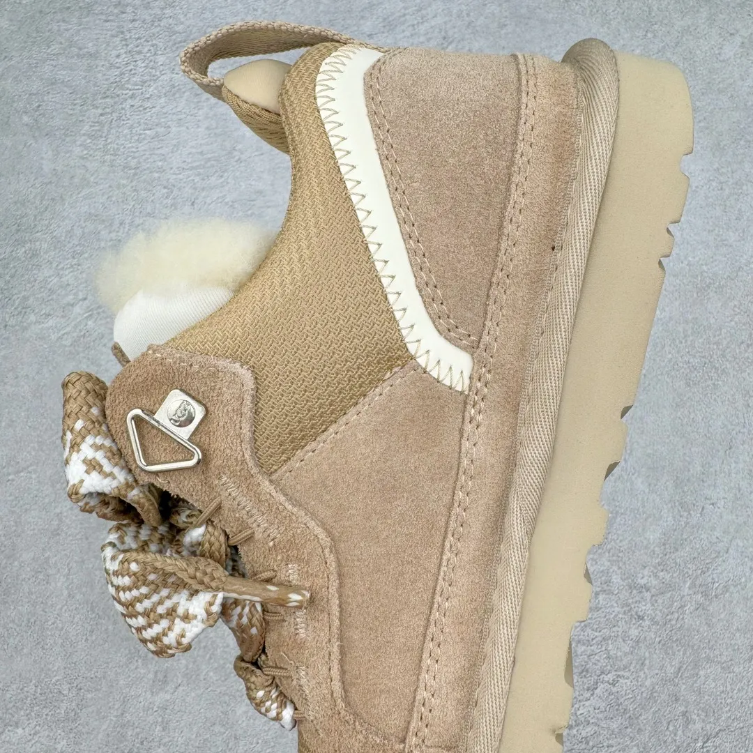Pick up locally 💰640 UGG 4032 Meyer autumn and winter sheepskin and fur integrated snow boots. All shoes are made from the same factory as ZP. Longfeng A-grade Australian imported sheepskin and fur integrated men's and women's boots. Brand OEM production line. Fully follows the ZP process. OEM original pattern maker. Adhering to the principle of no original shoes and no development selection. Pay attention to every detail. The most authentic version on the market TREADLITE "Light Wing" technology outsole Lightweight/durable/flexible/pile size: 35 36 37 38 39 40 41 42 43 44 45 Coding: by3936030